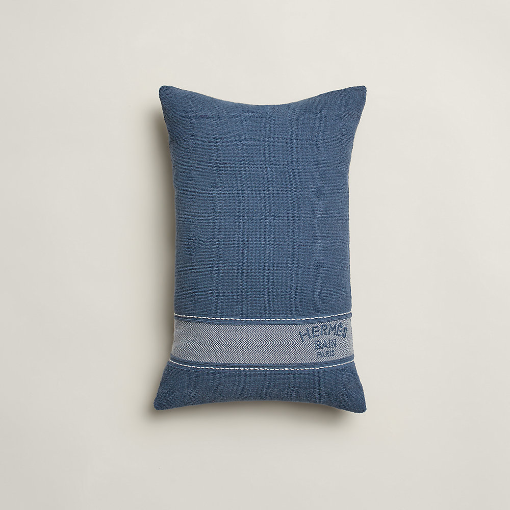 yachting uni beach pillow